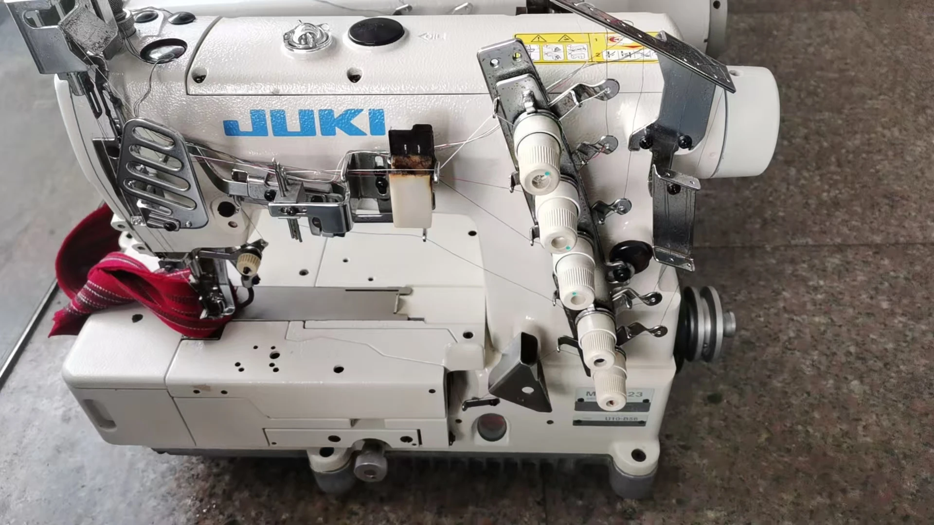 HIGH SPEED USED THREE NEEDLE FIVE THREAD INTERLOCK SEWING MACHINE SIRUBA F007 T-SHIRTS SEWING MACHINEJEANS SEWING MACHINE