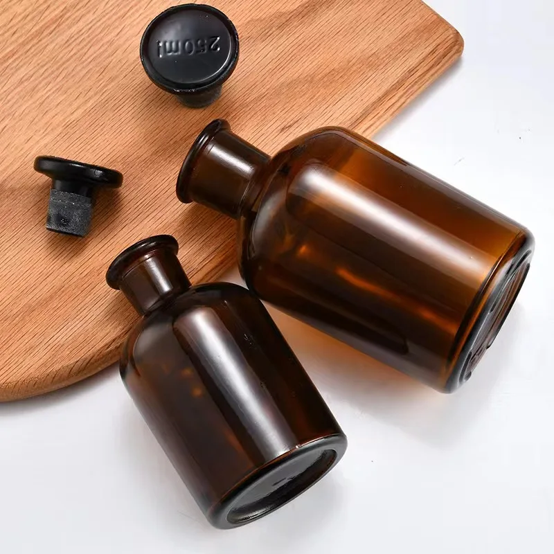 琥珀色の装飾用ガラス瓶 古道具 気泡の入った琥珀色のガラス瓶 | tsuyukusa store