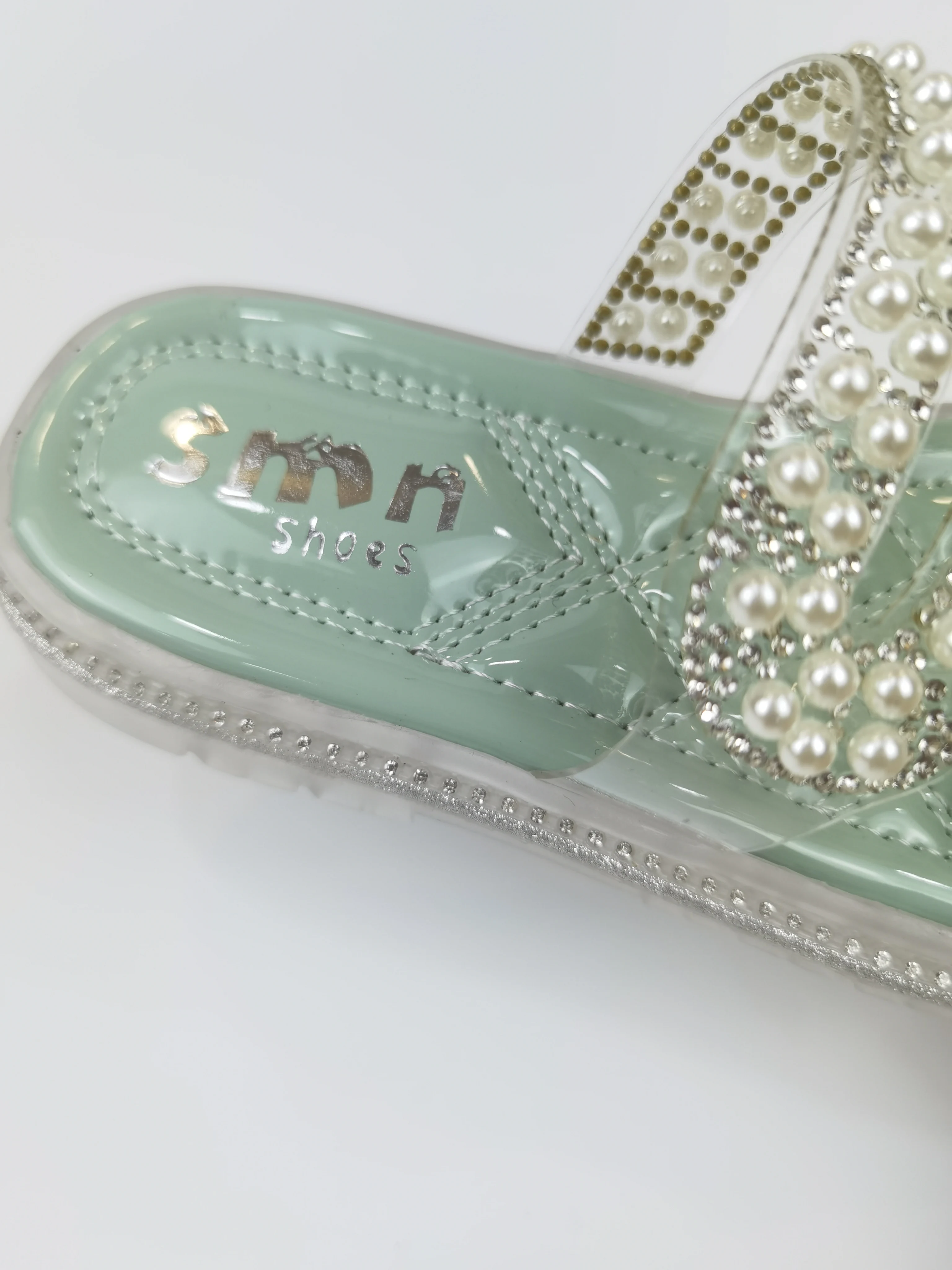 Прямая продажа с завода, горячая распродажа новых тапочек, модные красивые тапочки для детей