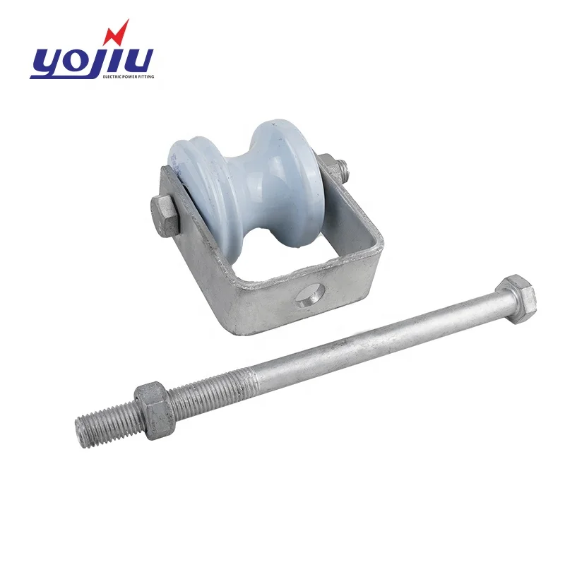 D Shackle Type Insulator Overhead Line Fittings Smooth Surface Steel Iron Bracket