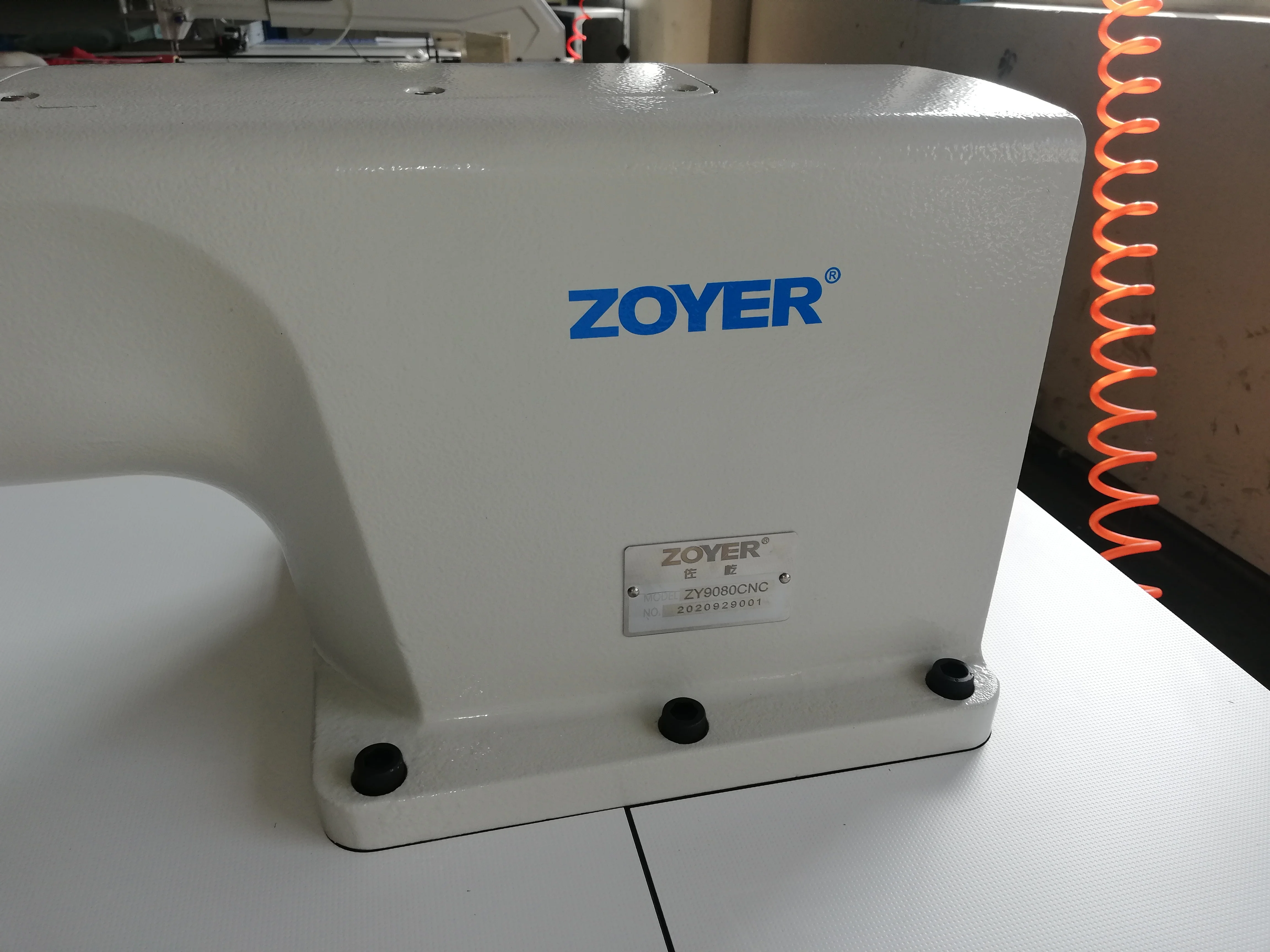 ZY9080CNC Zoyer CNC Intelligence Templates Computerized Automatic Sewing Machine for Leather Car Seat
