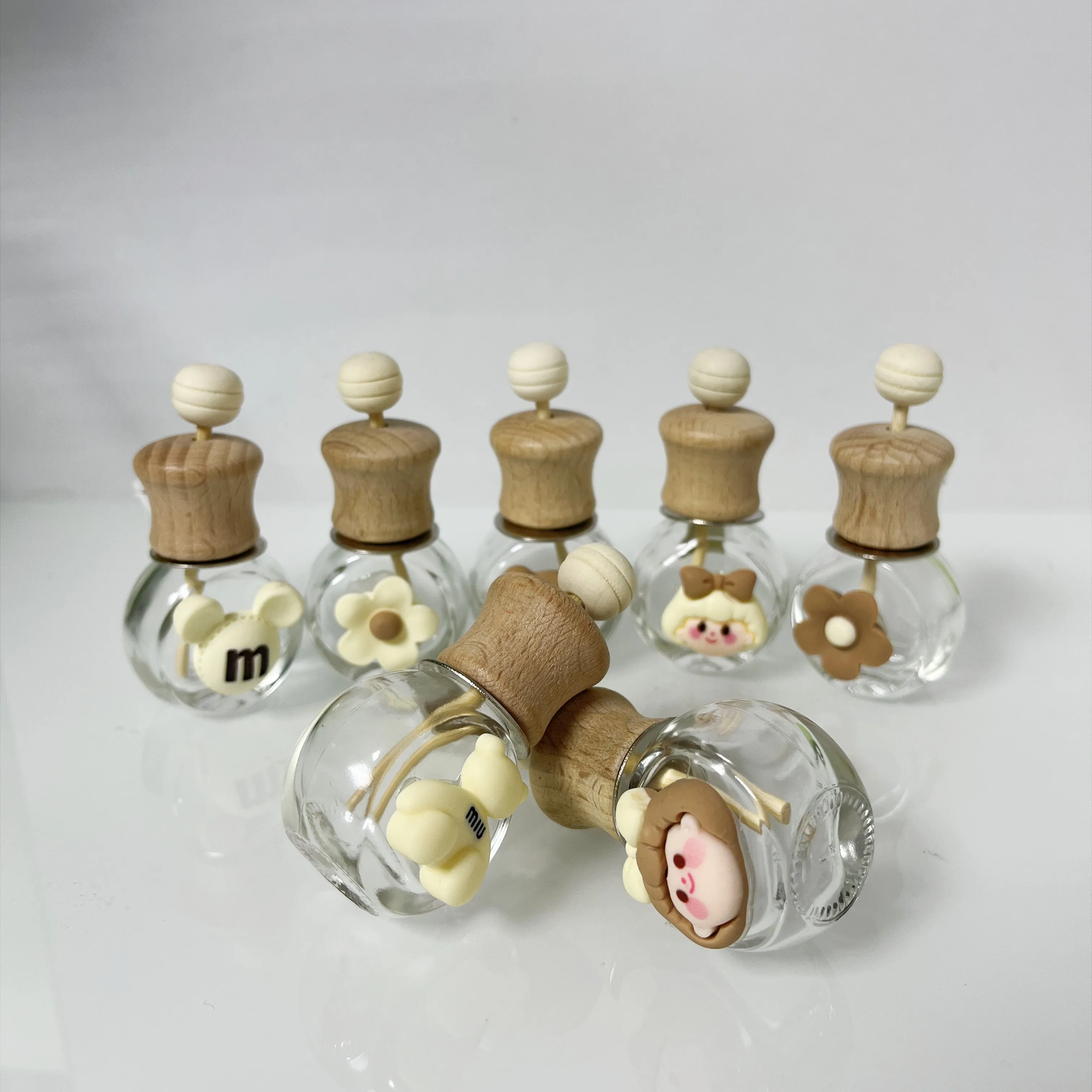 8ml  Square Glass Perfume Car Diffuser Bottle with Nature  Black Wooden Cap and Metal Clip