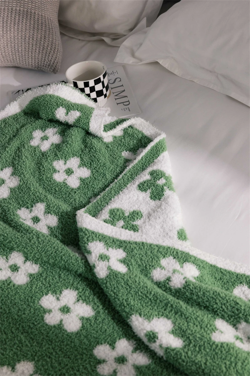 Factory new daisy  Chunky Polyester Soft Comfortable Knitted Throw Blanket for bed sleeping  PLD manufacture