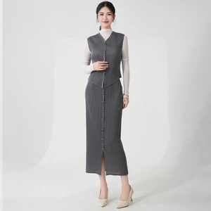 New Arrival 2025 Women's Fashion Two-piece Set Designer Vest Top and Skirt Two-piece Summer Office Set Polyester Fabric
