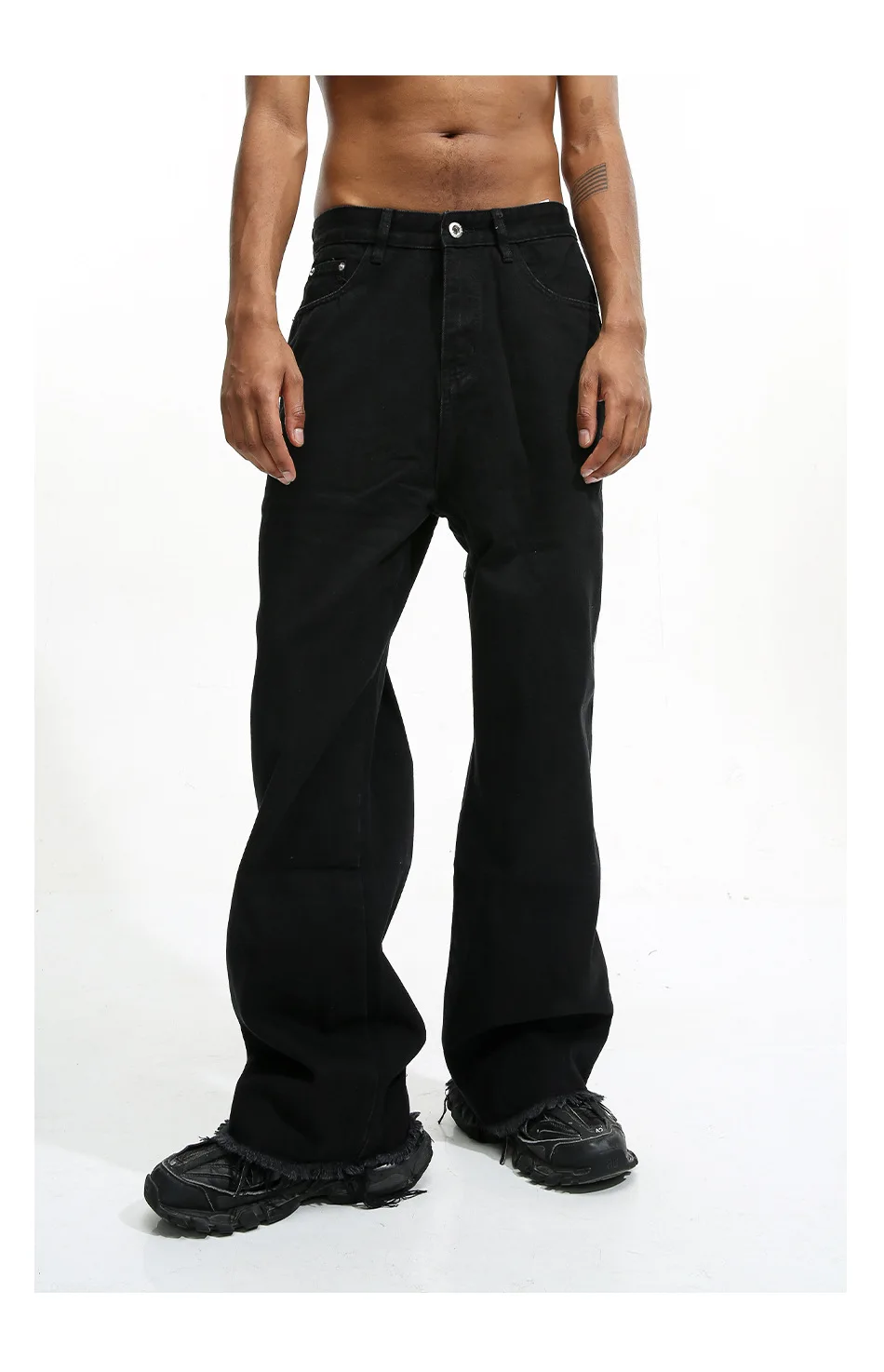 Jeans slim fit neri con orlo grezzo e strisce laterali di qualità 2024_voghion.com