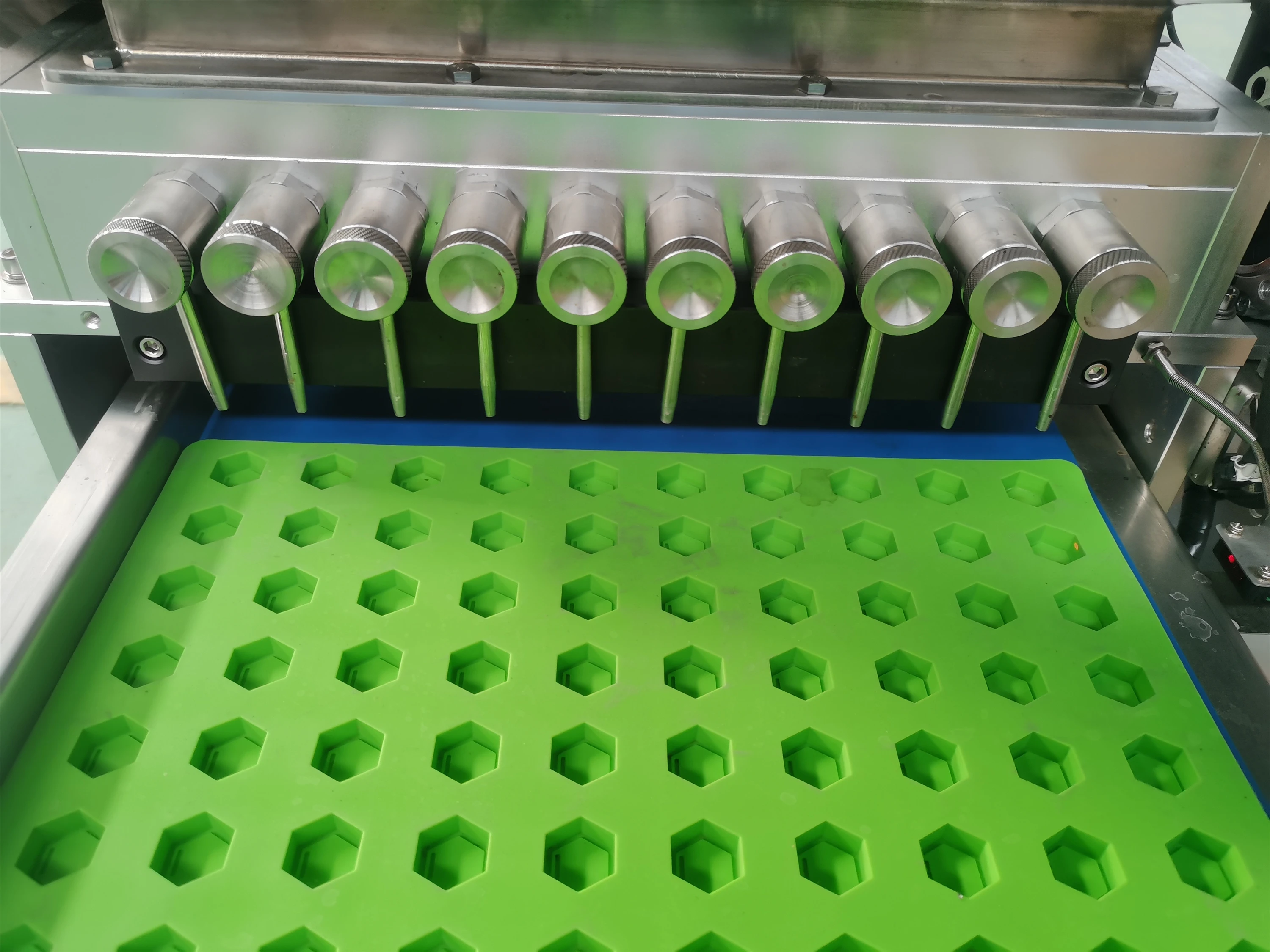 New Industrial Round Toffee Honey Rock Hard Candy Rolling Stick Batch ...