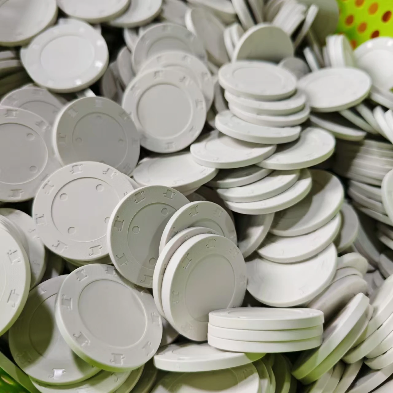 Customizable White Ceramic Poker Chips 9.5G - Hybrid Top Hat and