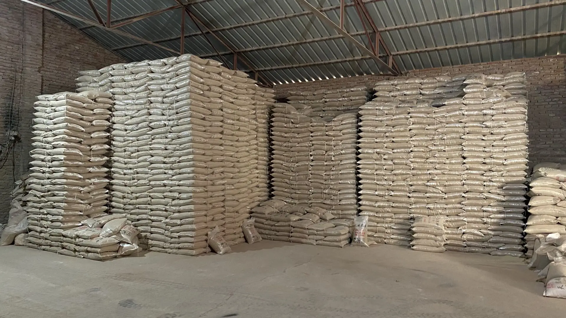 Spot Wholesale Natural Sand 2040 Mesh Color Is Used For Fish Tank