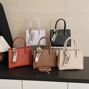 2026 New Korean Fashion Shoulder Bag High Quality Women's Versatile Small Square Bag Crossbody Bag