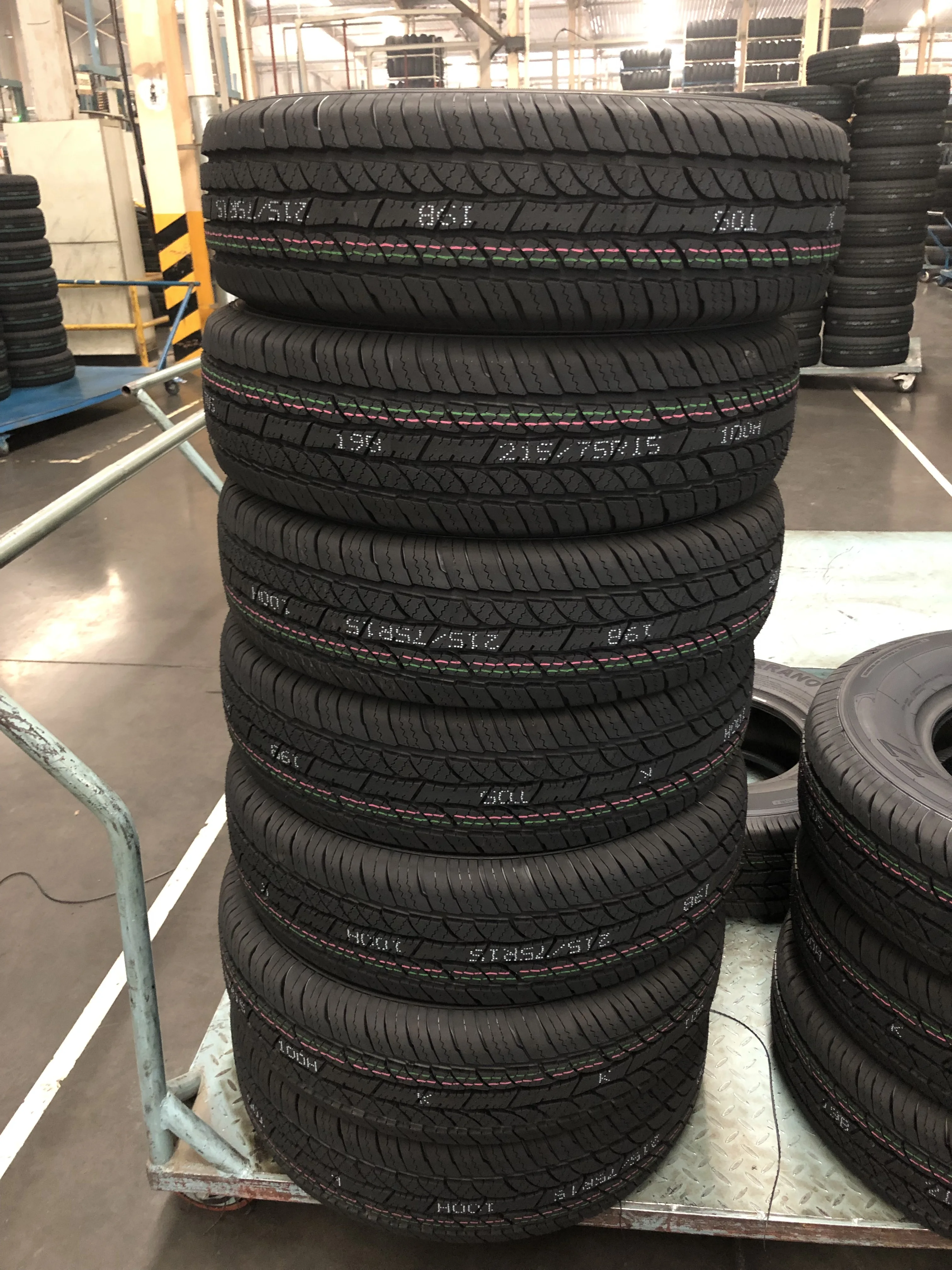 16-летним заводом новые шины для легковых автомобилей 235/65R17 245/65R17 бескамерные шины напрямую с завода по низкой цене