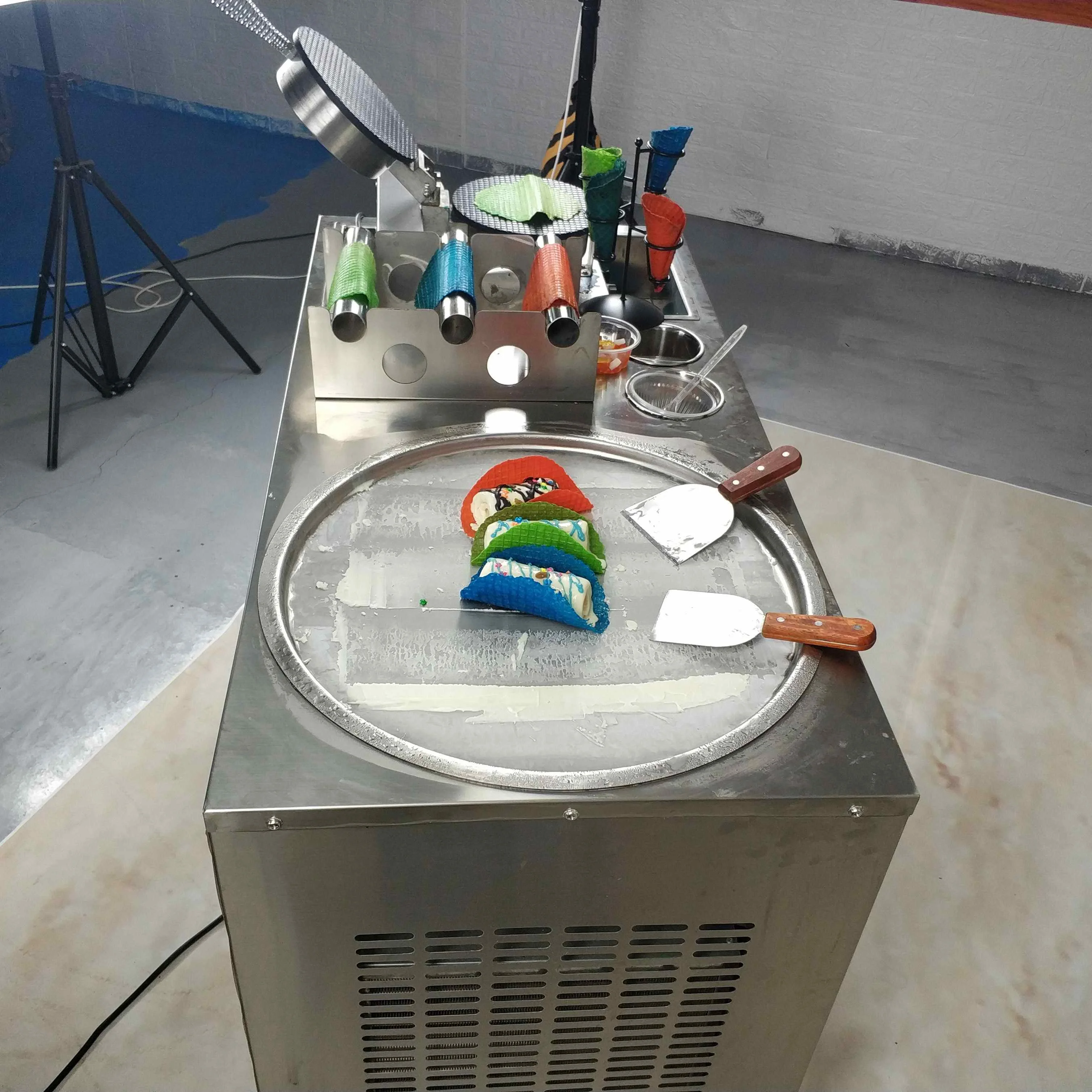 Factory Price Ice Roll Machine Thailand Style Roll Fry Ice Cream Machine With Flat Table
