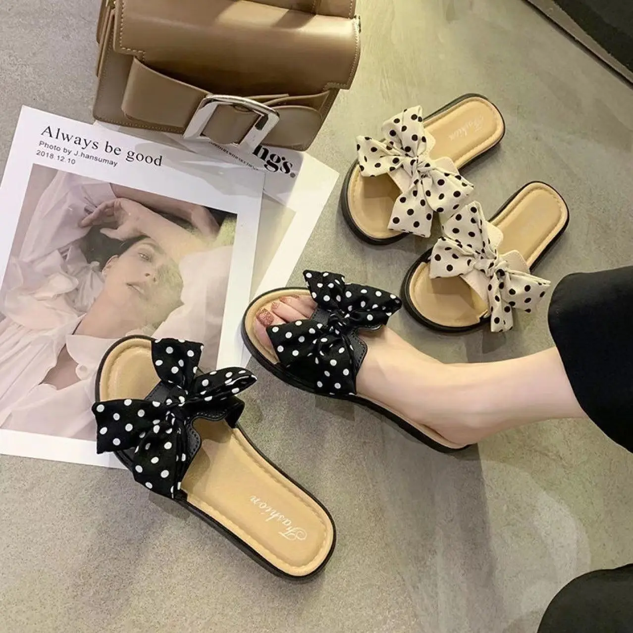 Women's Summer Outdoor Beach Sandals and Flat Flip-Flops New Bow Custom Non-Slip Slippers with Fashion Trend