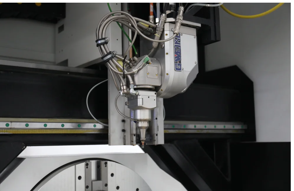 GWEIKE LF60MS Factory  6m Length with Three Chuck  for zero Waste Pipe and Tube CNC 3kw Fiber Laser Cutter  Machine