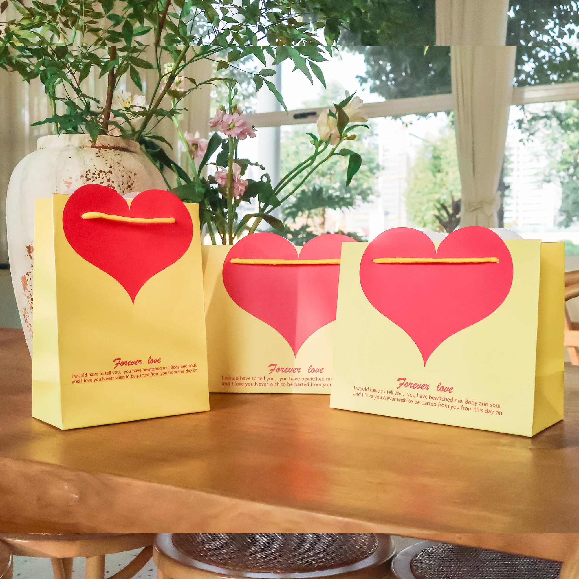 Eco-Friendly Biodegradable Recyclable Kraft Paper Durable Food Grade Gift Packaging Bags Offset Printed Classic Style Ribbon
