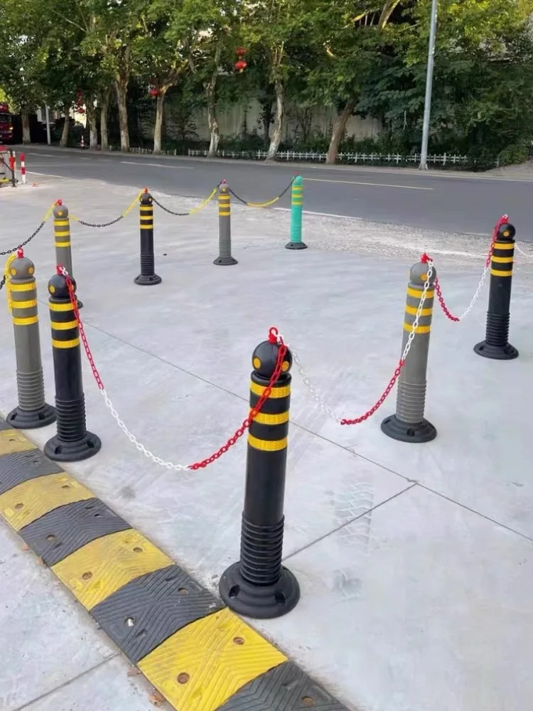 High Visibility Recycled Rubber Bollard Guard with Reflective Traffic Warning Features factory