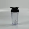 Couvercle noir avec corps de tasse transparent