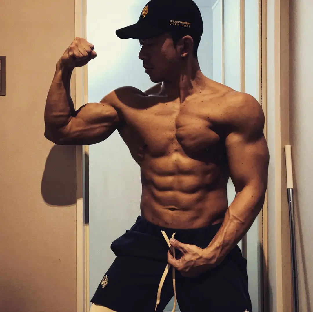 Pantaloni scurți sport pentru bărbați, 2 în 1, pentru antrenament, cu uscare rapidă, cu buzunare, 57_voghion.com