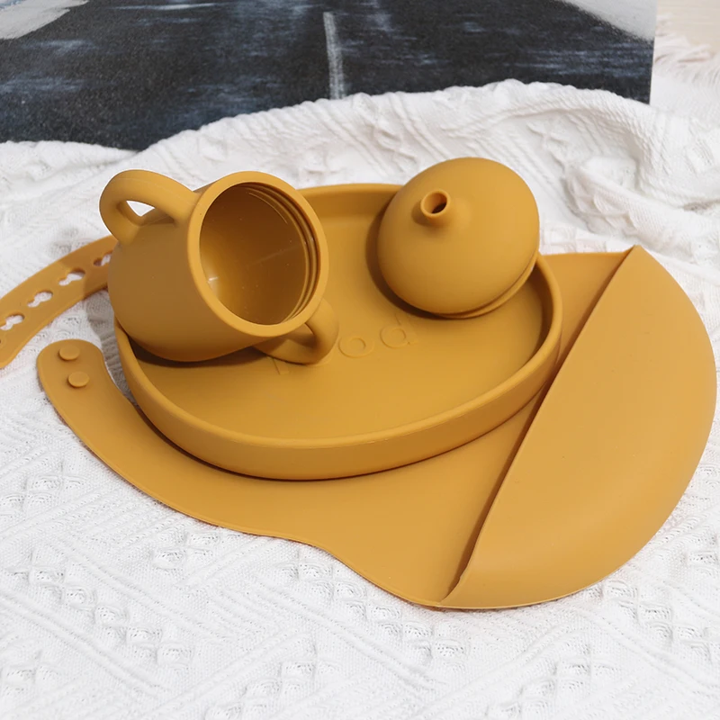 Hot Selling personalized Silicone Baby Feeding Set Waterproof Safety Silicone Baby Bibs Easily Cleaned Silicone Plate and Bowl