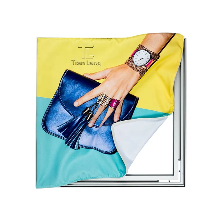 Populiariai pardavinėmi pagal užsakymą sukurti UV apšvietimo reklaminiai šviesininkai be aliuminio rėmo posteriaus audinys su LED šviesomis prekybos centro rodymui