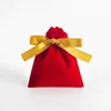Rouge avec corde dorée