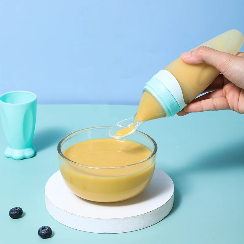 Großhandel 90 ml BAP-freier Baby-Silikonknetflaschen mit Löffel Kindliche Breifütterflasche für Fruchtpüffeeder
