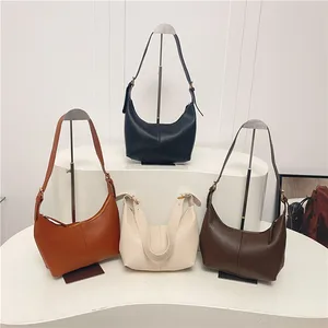 Classic Pu Leather Crescent Shoulder Bag for Women Retro Hobo Handbag with Adjustable Strap