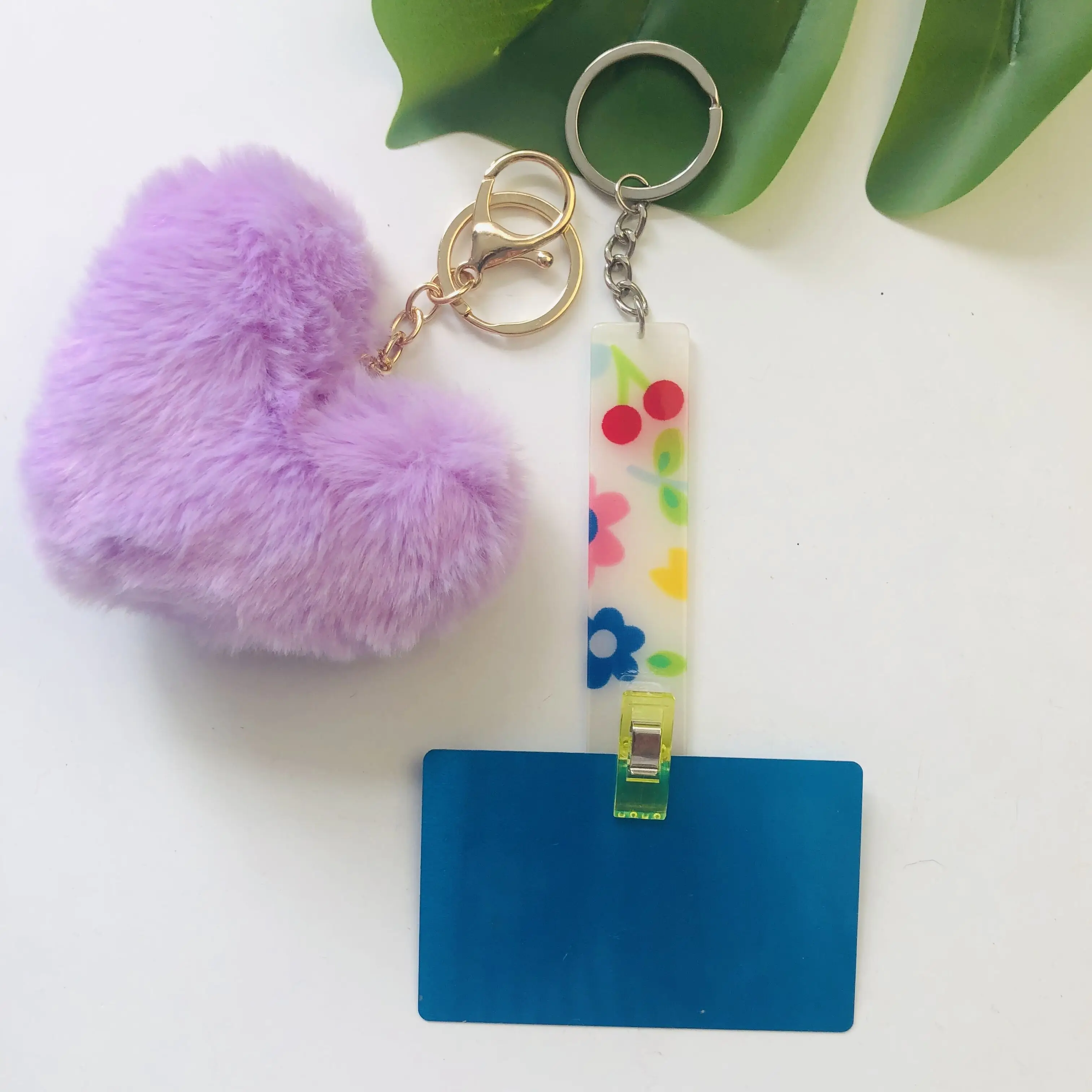 Оптовая продажа с фабрики, съемник из акрилового материала с логотипом, напечатанной картой, персонализированный съемник для ваших собственных длинных гвоздей, съемник для кредитных карт, набор брелоков с зажимом