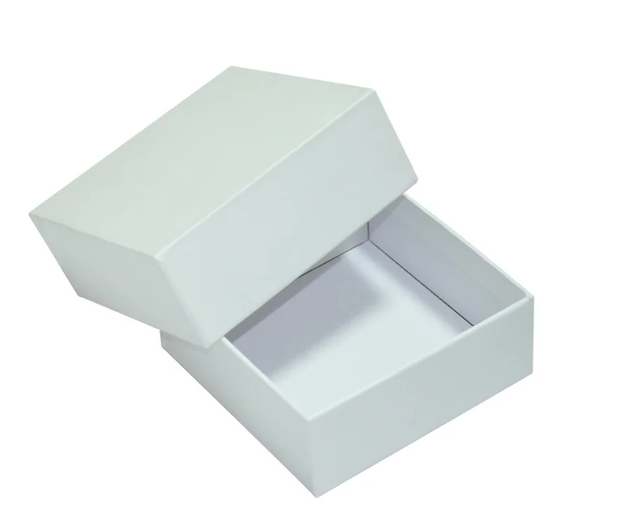 Ламинация коробки. Коробка белая Extra small p7040. Коробка белая картонная подарочная. Белая коробка с крышкой. Квадратная коробка с крышкой.