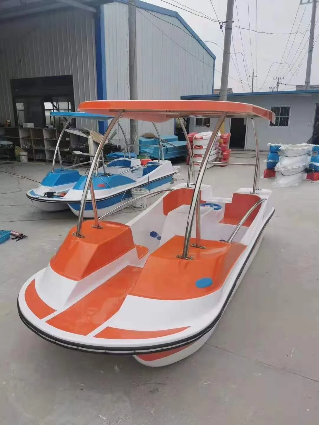 Water Park Outdoor Four Person Adult Water Boat Pedal Boat for Amusement Park
