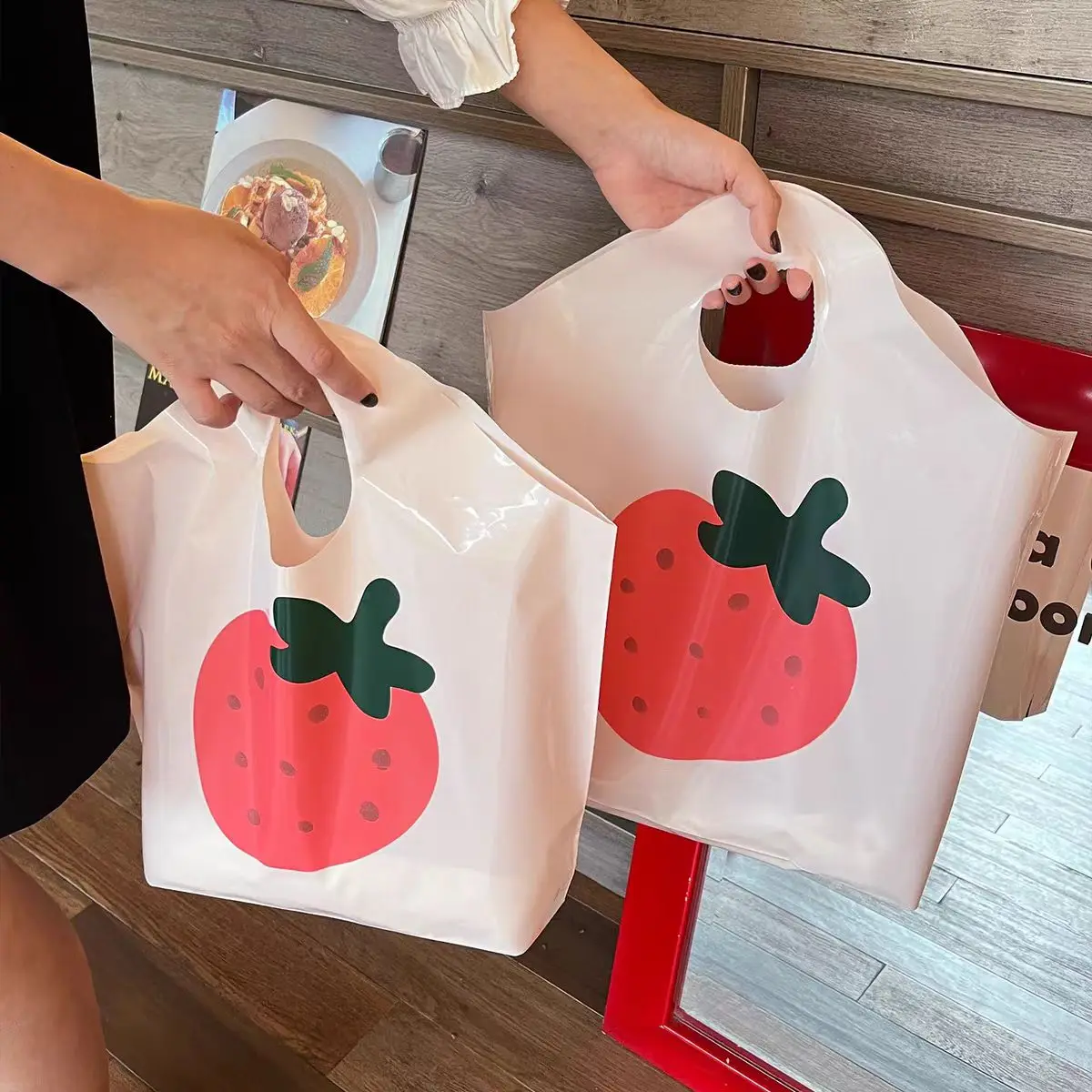 Personalized Plastic Shopping Bags Loop Handle for Supermarket Shopping Clothing Gift Packaging PE Material Gravure Printing