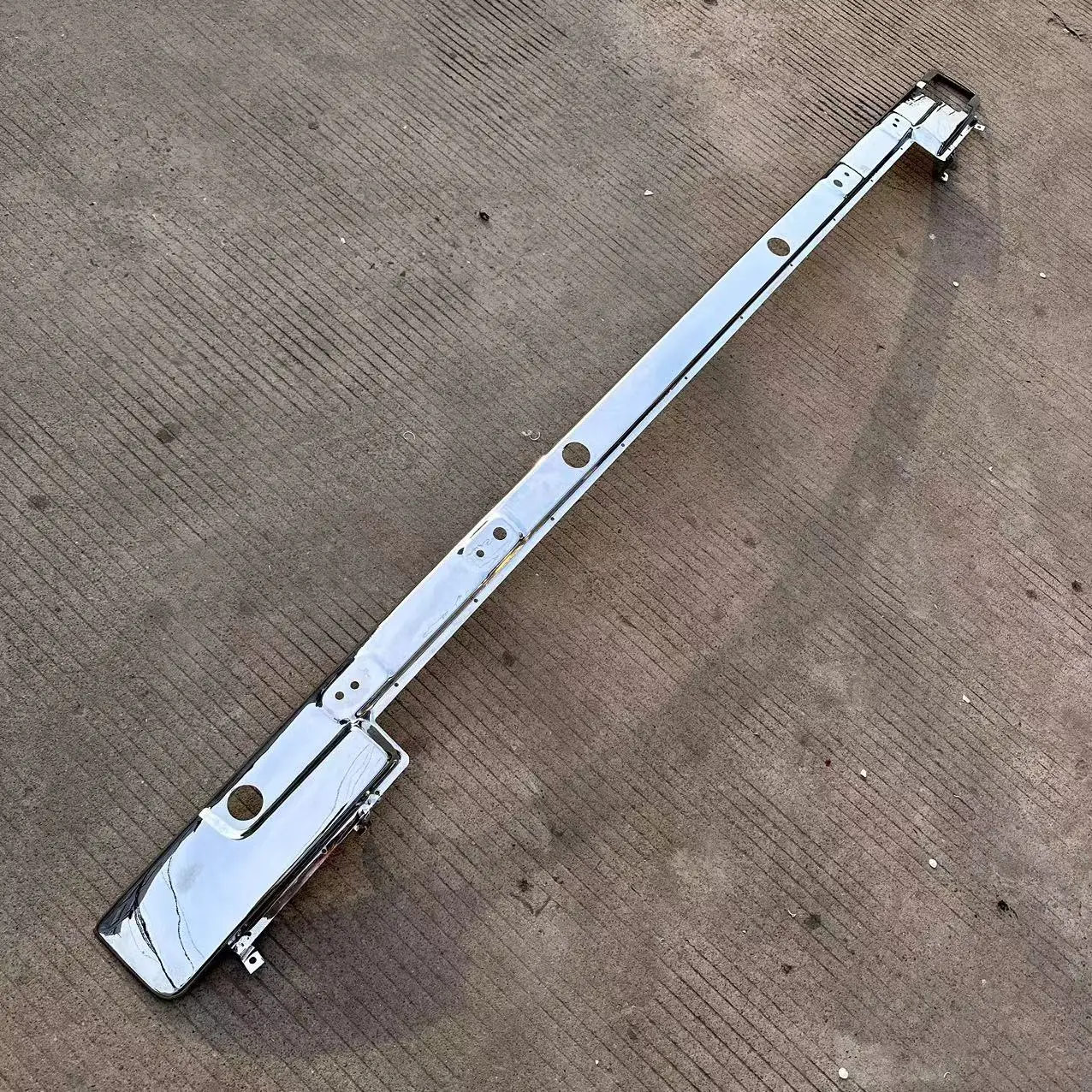 GHCD New Product High Quality Low Price Chrome-plated Wiper Panel for Japanese Truck Nissa CD48/UD459