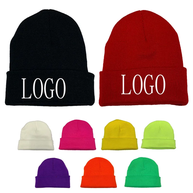 Женские вязаные шапки с логотипом