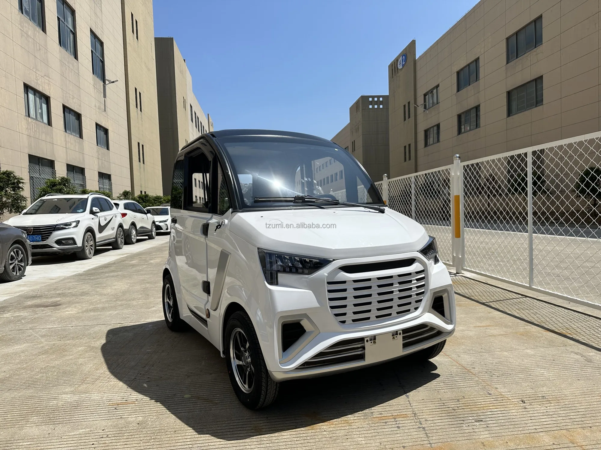 Exceptional High-Speed Electric Mini Car for Adults with 50kw Single Drive Motor and Lithium Battery - UMEV New Energy - Image 6