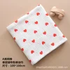 Fondo blanco con bolsa de doble capa en forma de corazón - artículo individual.
