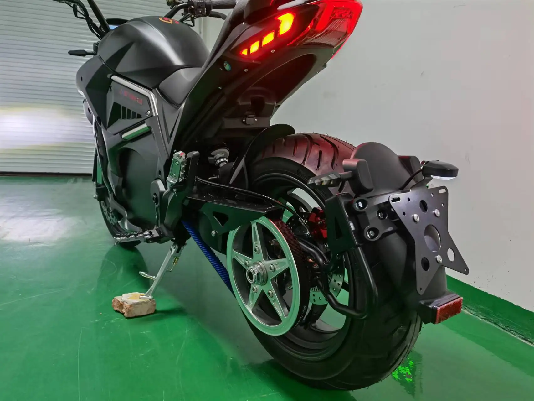 Мб 8150. Электромотоцикл Devil 8000w. Yamaha r3 электромотоцикл Центральный мотор. Электромотоцикл Yamaha r3. Электро мотоцикл Yamaha r3 аккумулятор.