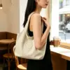 Borsa tote grande bianca con motivo in pelle di cavallo
