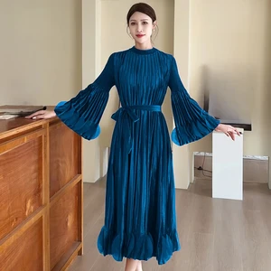 An Elegant Mid-length Pleated Dress with Flared Sleeves and a Belt, Made of Velvet and in a Large Size