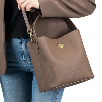 New High-end Water Bucket Bag 2025 Leather Versatile Shoulder Crossbody Bag Large Capacity Women's Handbag