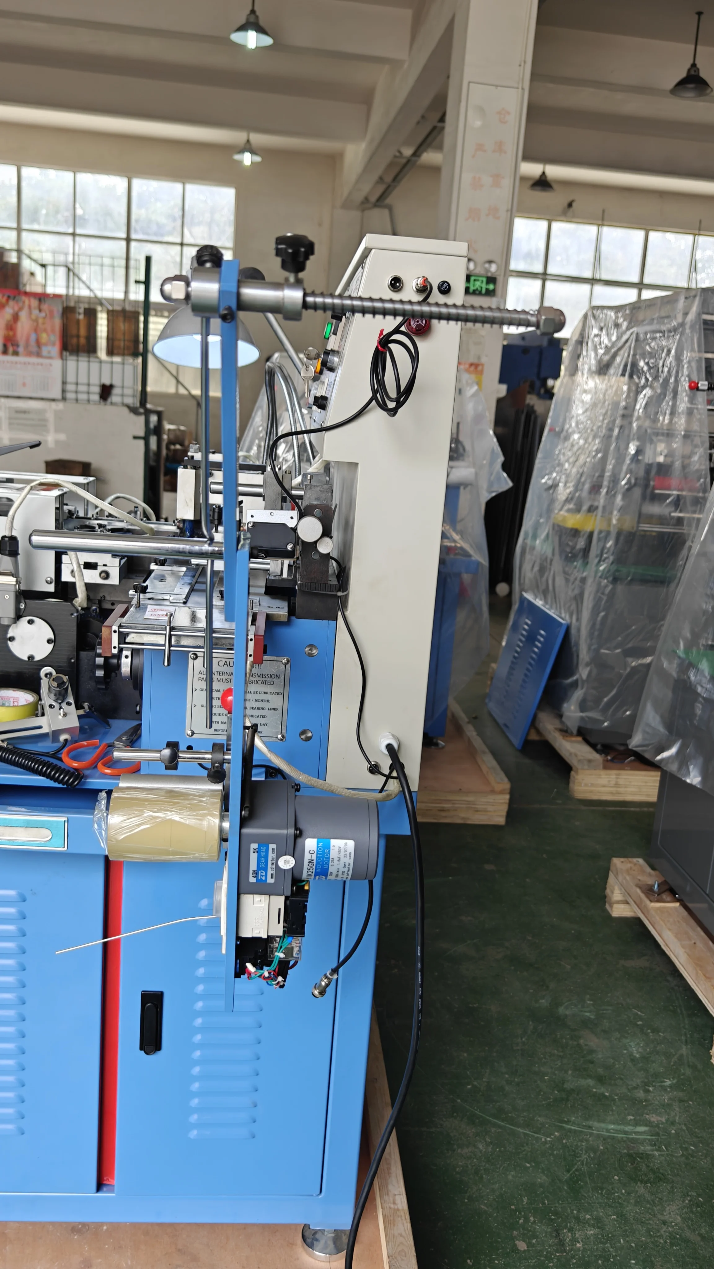 Full Automatic ultrasonicTextile machine label cutting and folding machine manufacture