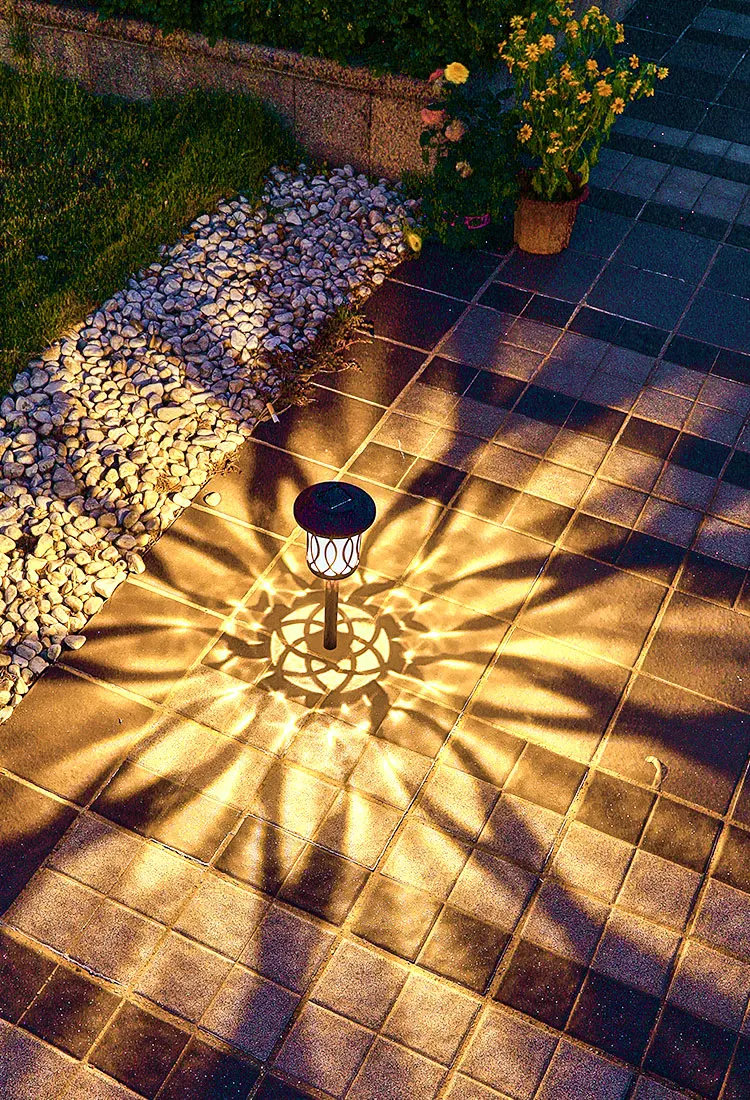 Ultra bright landscape disc light Led Outdoor solar waterproof garden lights metal glass solar lawn lights decoration supplier