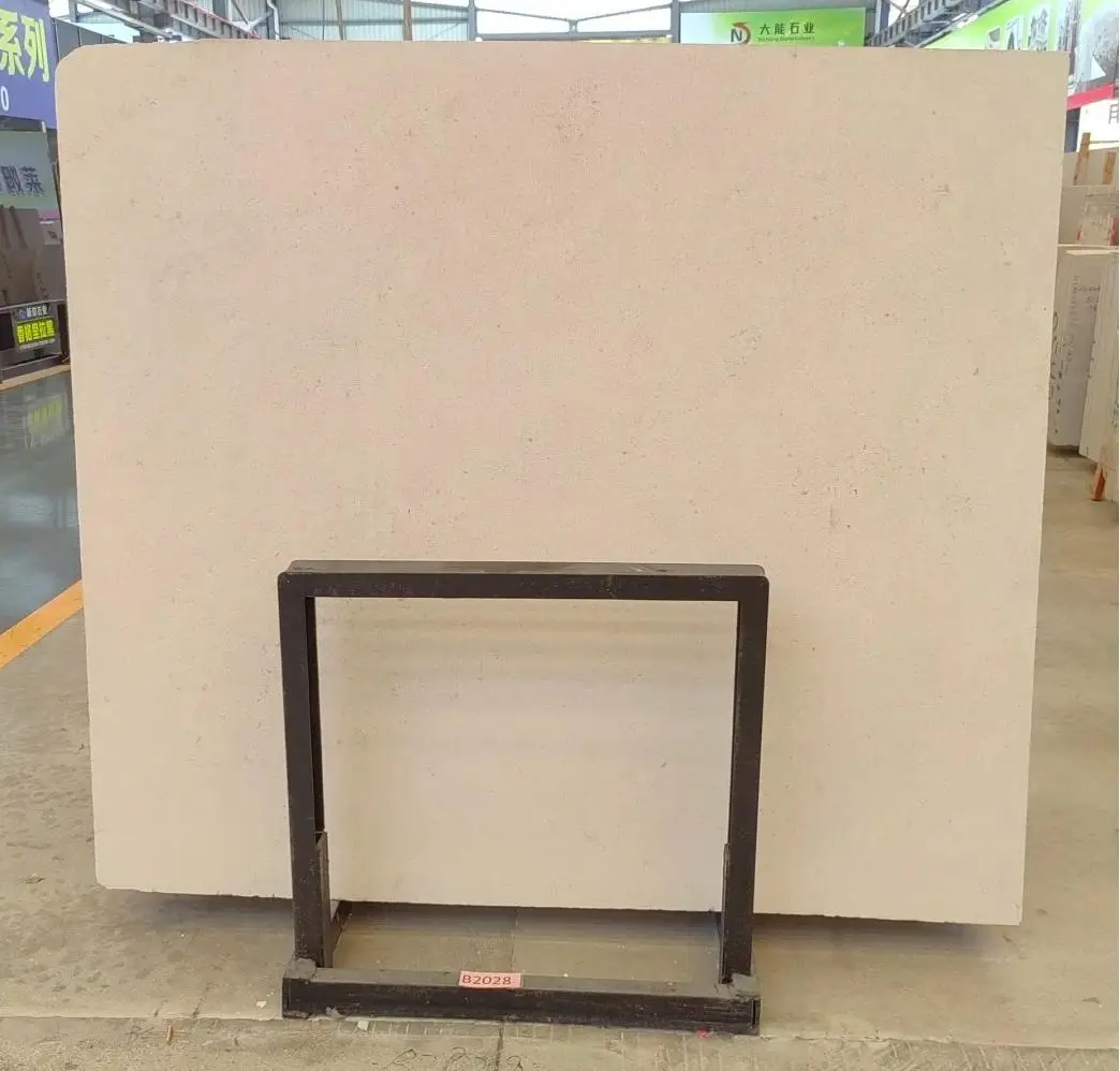 आधुनिक उच्च गुणवत्ता वाली प्राकृतिक सफेद चूना पत्थर की टाइलें, प्राकृतिक मार्बल के आंतरिक वॉल पैनल्स — होटल्स, विलासिता भवनों (विलास) और चर्चों के लिए