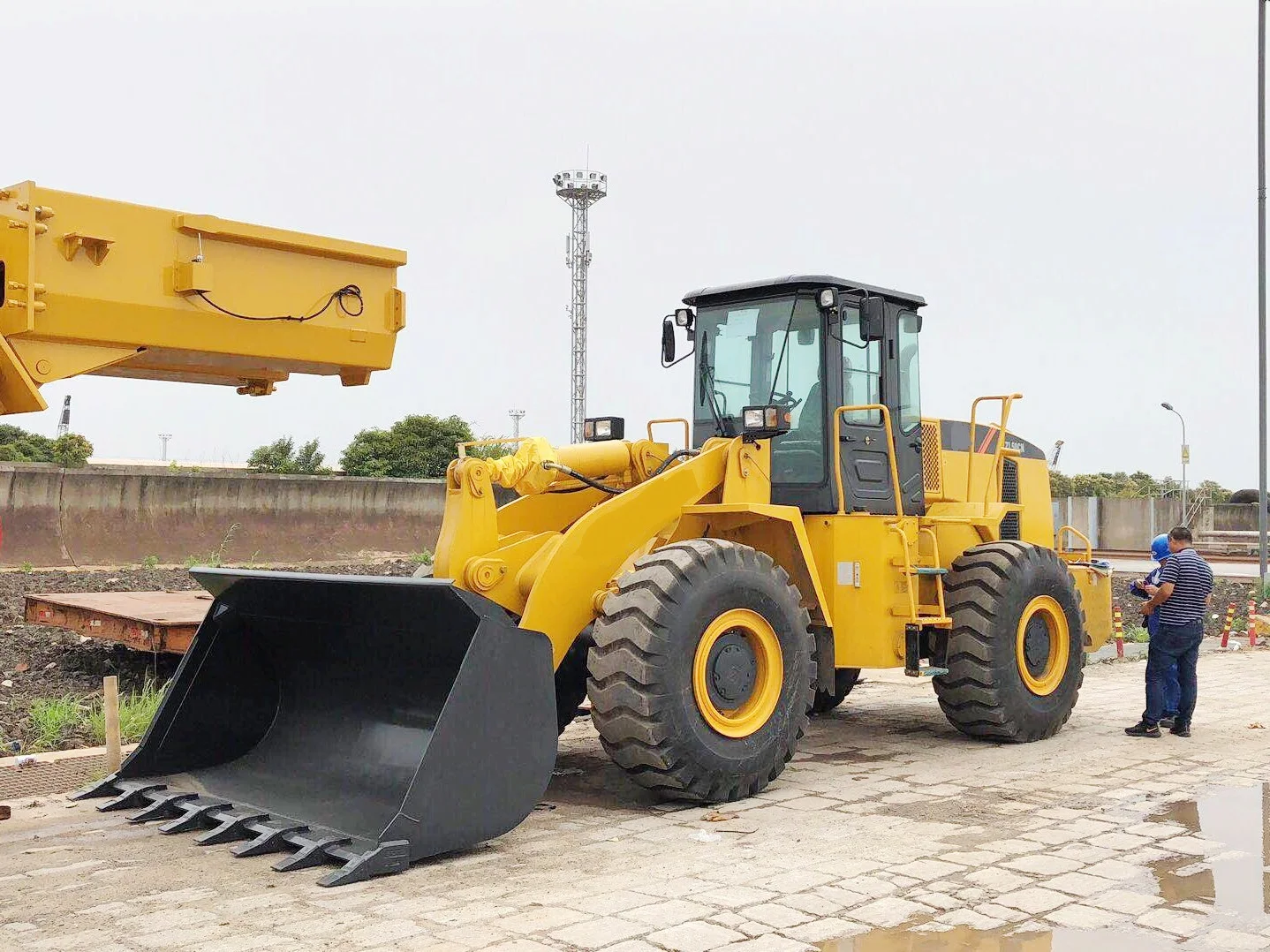 Cheap price 5 ton front loader ZL50CN ZL50GN 855H 856H wheel loader hot sale in Africa