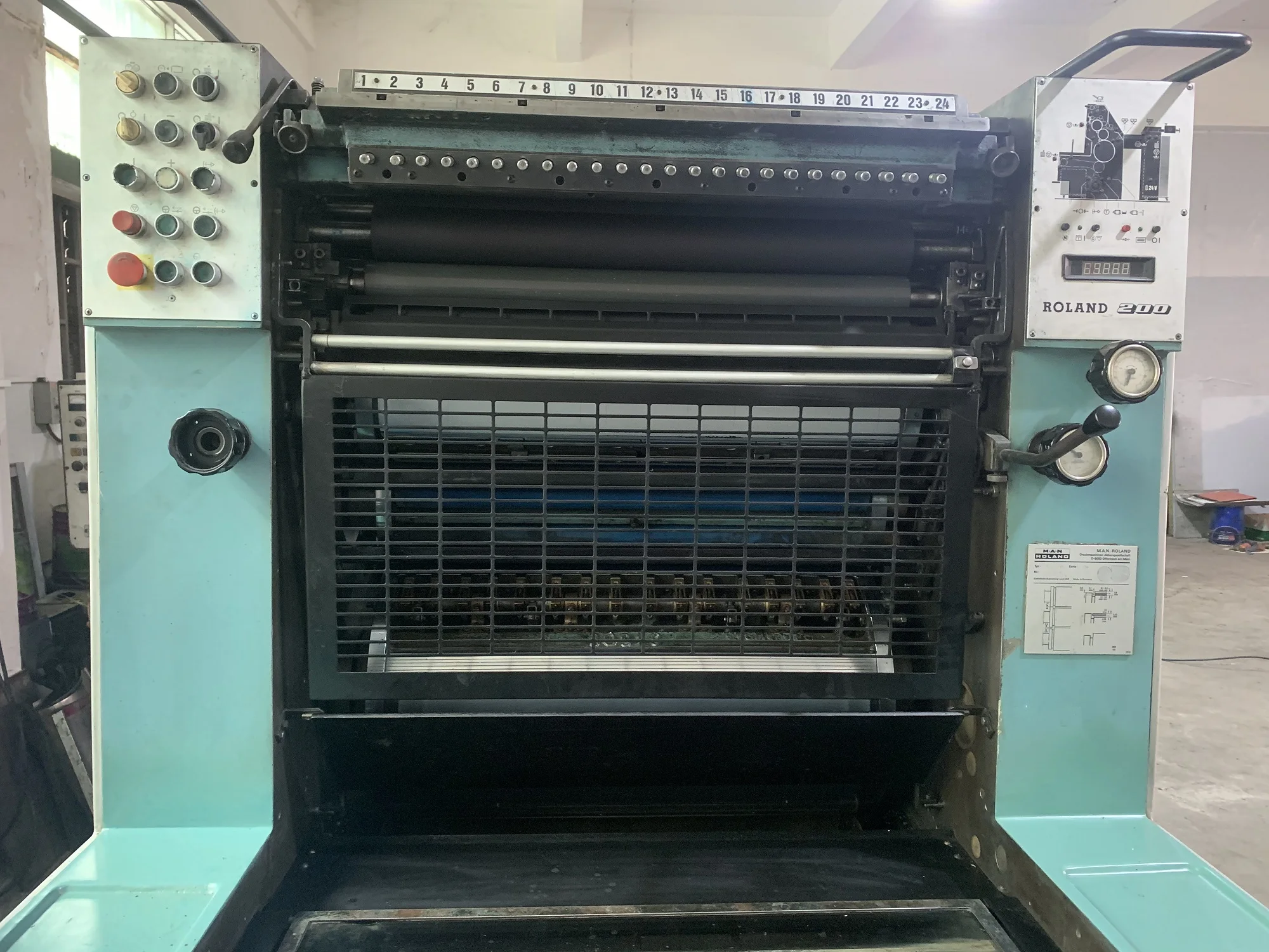 Used  ROLAND 200 Single Color With Independant Alcohol Dampening System