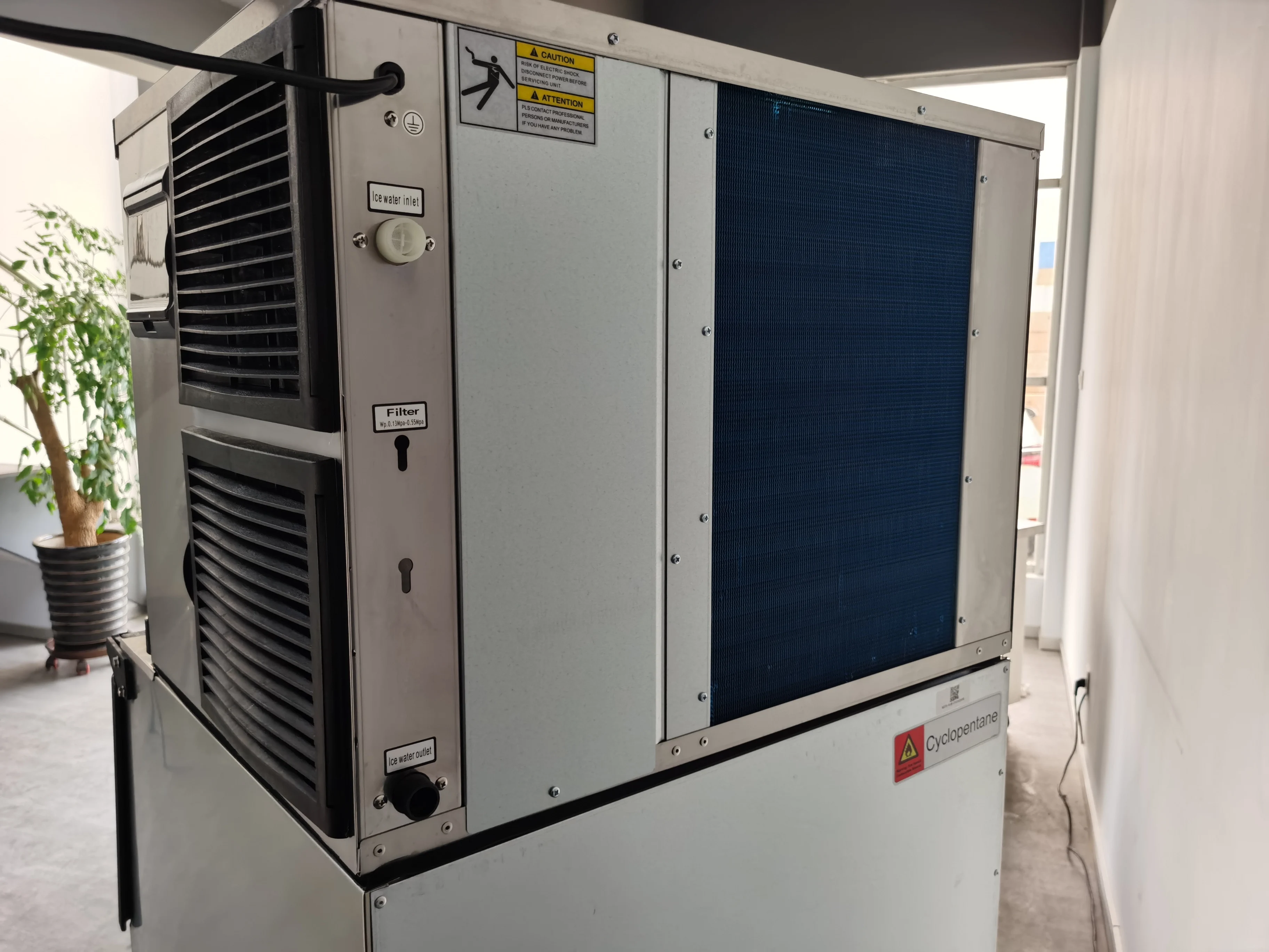 High Capacity Commercial Automatic Cube Ice Maker Machine Big Output Ice Cube Making Machine Factory Ice Machine