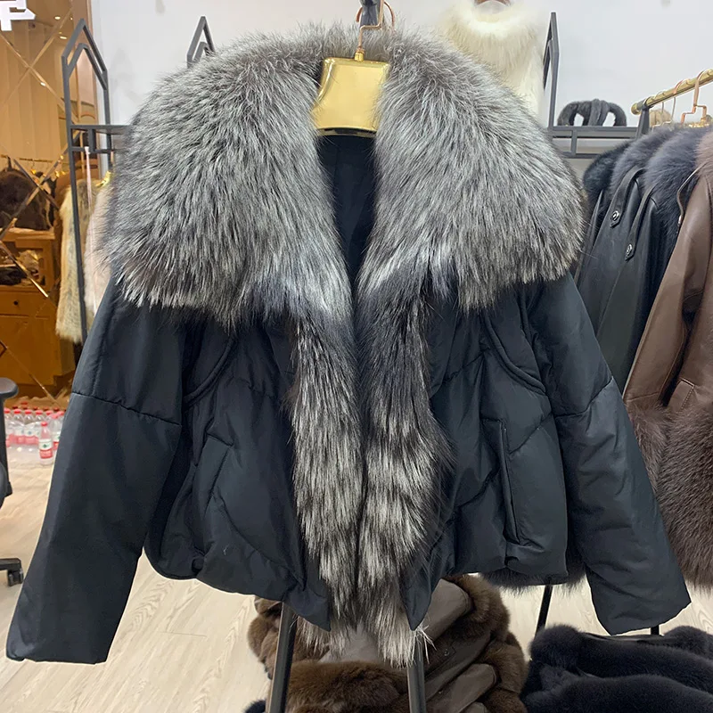 Piumino d'oca di lusso da donna spesso e caldo con collo in vera pelliccia  di volpe argentata