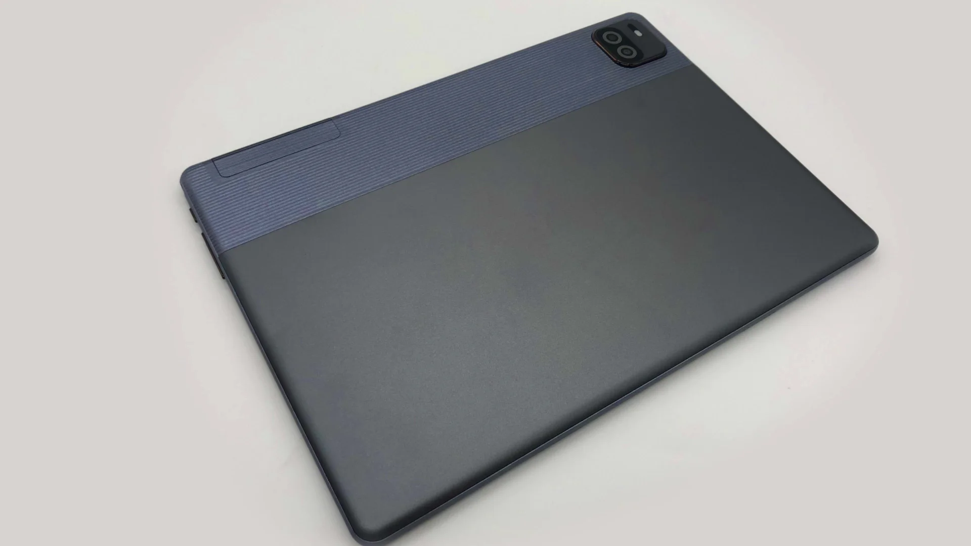 X101新着Androidタブレット10.1インチキーボードRAM 4GB ROM 64GB IPS