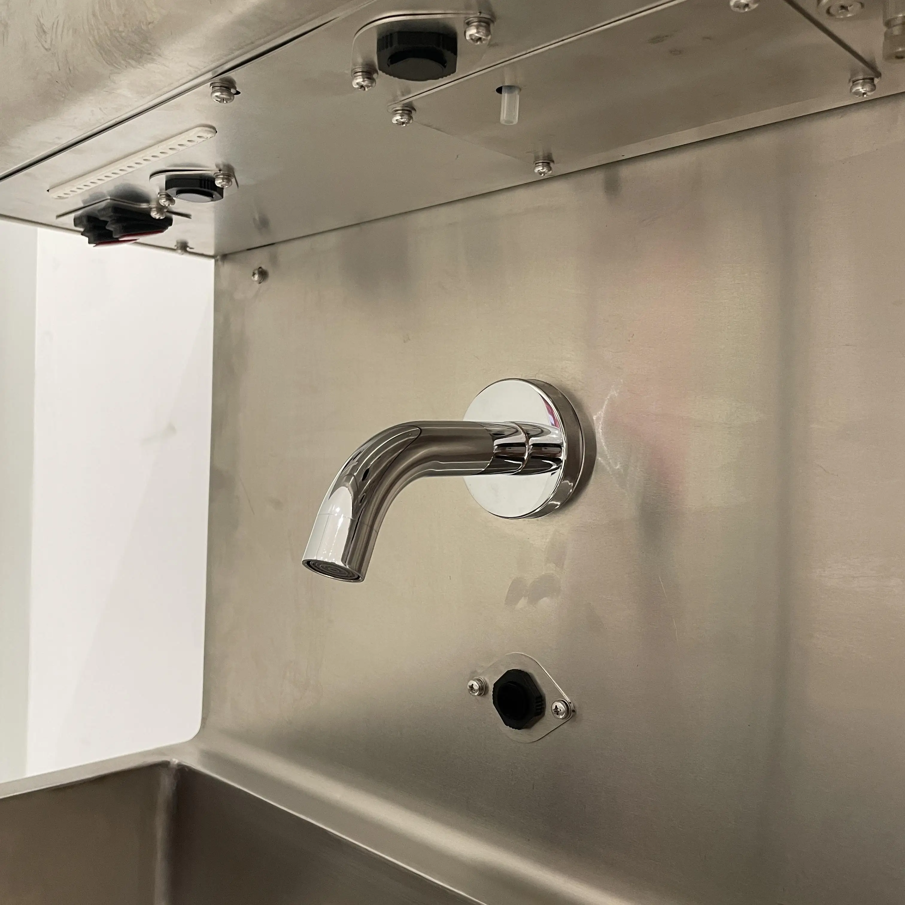 Food Grade Stainless Steel Multi-User Hand Washing Station for Slaughterhouses and Food Processing Plants