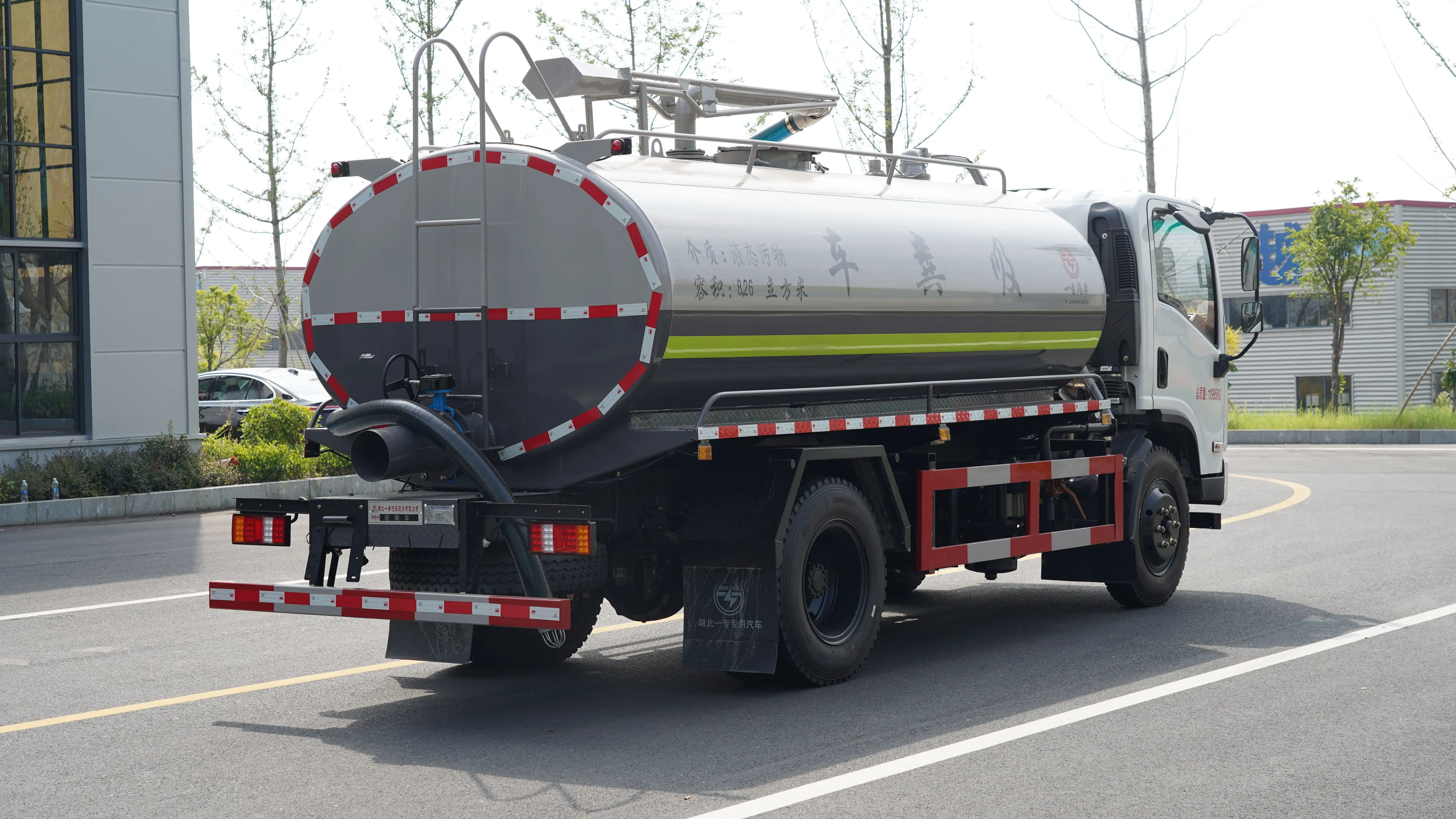 Factory Direct Sales Can Customize the Configuration of Suction Trucks and Sewage Collection Trucks
