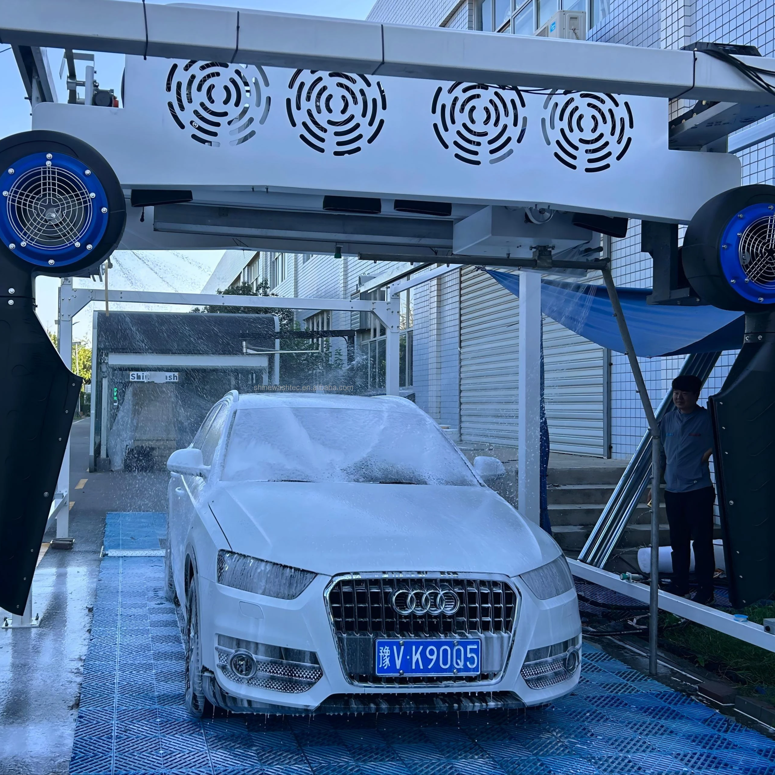 Are Brushless Car Washes Better: Ultimate Clean or Risky Choice?