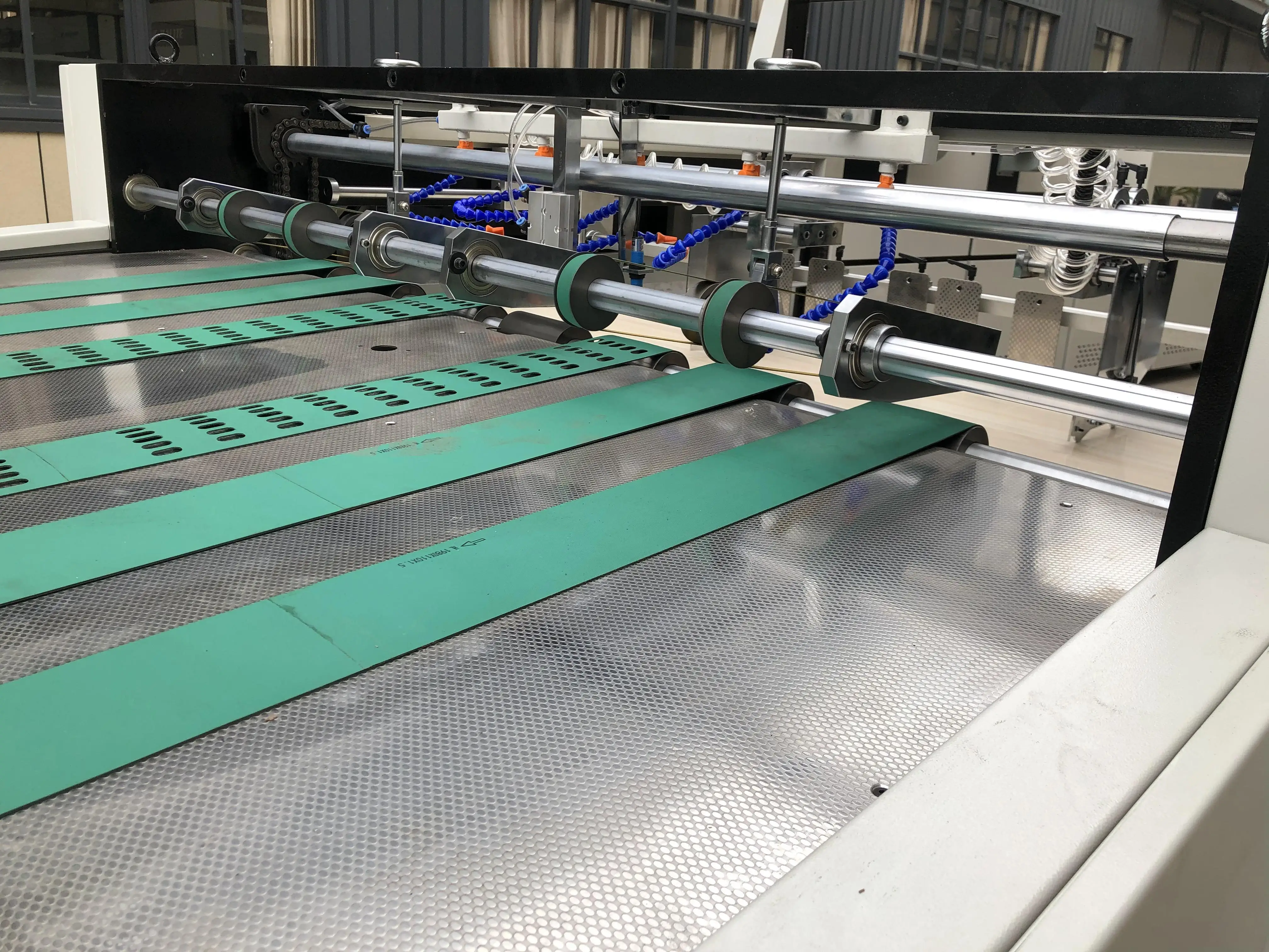 Db-480 uv coater. Лакировочный это. Лакировочный. Лакиратор burkl. Лакировочный.